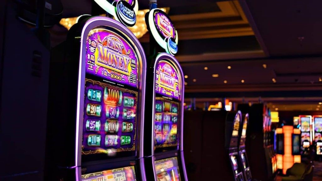 What are the advantages of playing free video slot games?