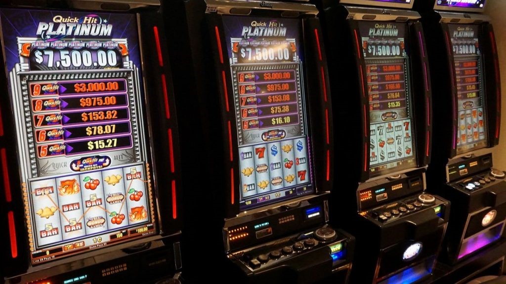 What is the best way to play slots with big stakes?